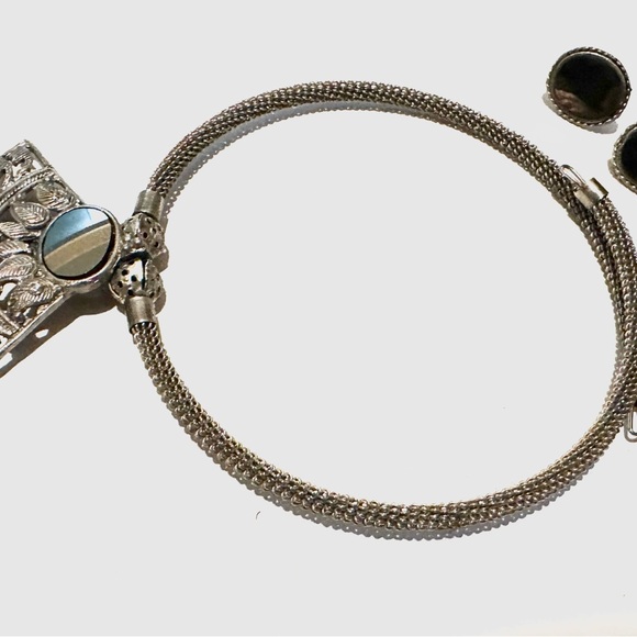 Elegant Choker with Intricate Mirroed Pendant and Matching Mirror Earrings - Picture 2 of 10